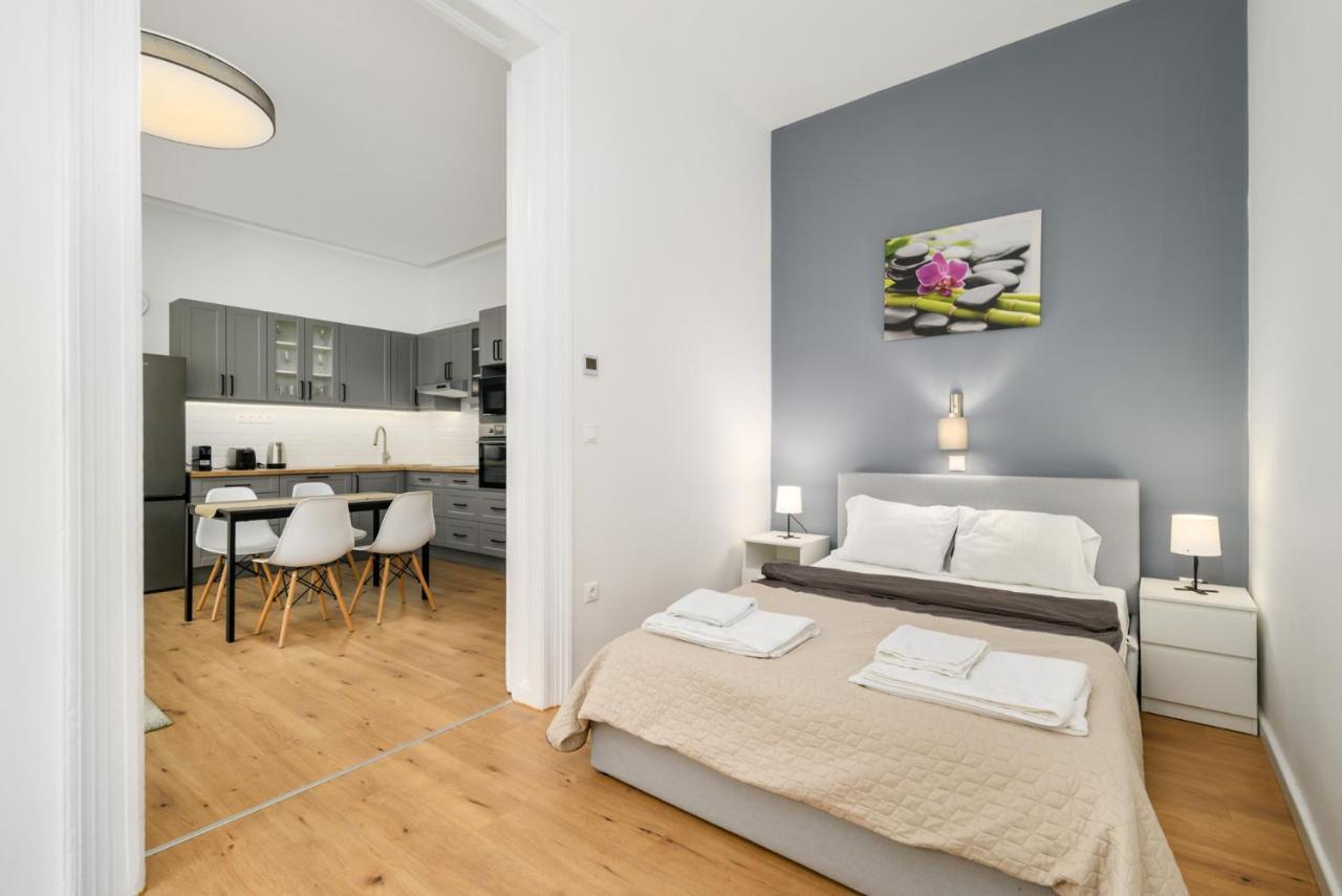 Modern Penthouse In A Century Old Building Apartment Budapest Exterior photo