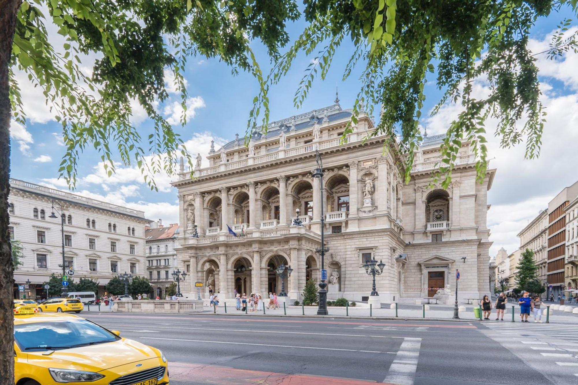 Modern Penthouse In A Century Old Building Apartment Budapest Exterior photo
